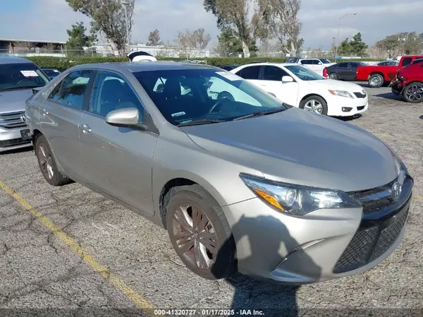 4T1BF1FK4HU638127 2017 TOYOTA CAMRY - Image 1