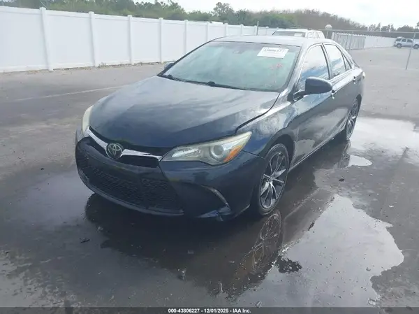 4T1BF1FK4HU640122 2017 TOYOTA CAMRY - Image 2