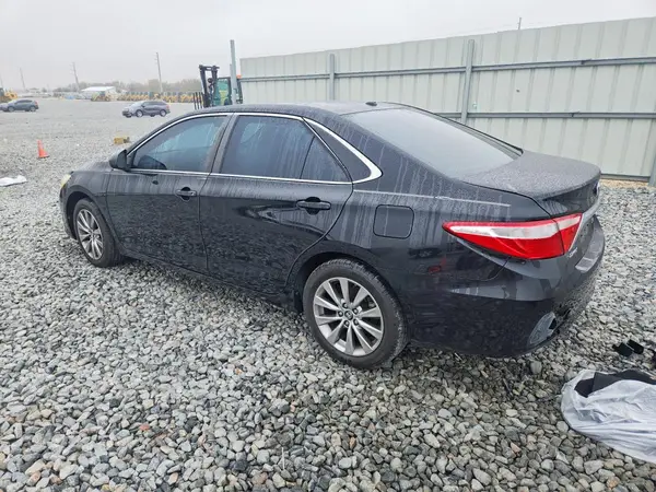 4T1BF1FK4HU640251 2017 TOYOTA CAMRY - Image 2