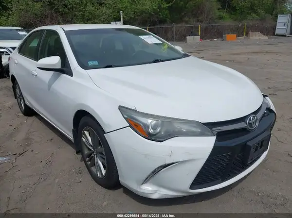 4T1BF1FK4HU640489 2017 TOYOTA CAMRY - Image 1