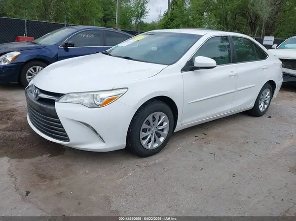 4T1BF1FK4HU641531 2017 TOYOTA CAMRY - Image 2
