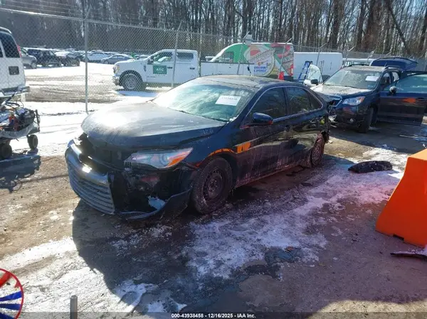 4T1BF1FK4HU641724 2017 TOYOTA CAMRY - Image 2