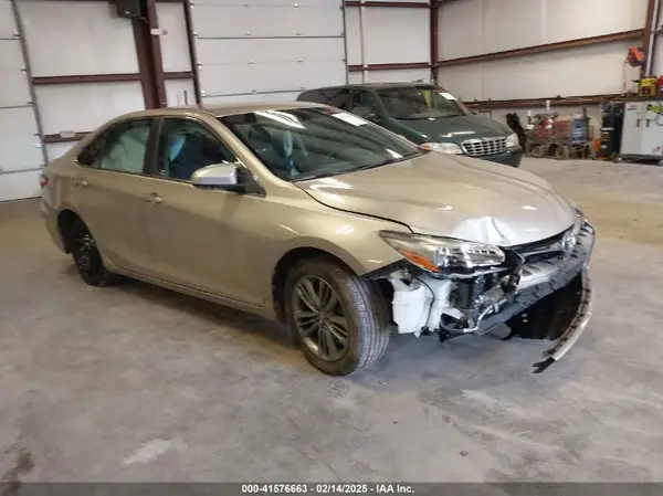 4T1BF1FK4HU642551 2017 TOYOTA CAMRY - Image 1
