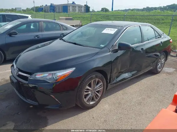 4T1BF1FK4HU645885 2017 TOYOTA CAMRY - Image 2