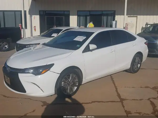 4T1BF1FK4HU646261 2017 TOYOTA CAMRY - Image 2