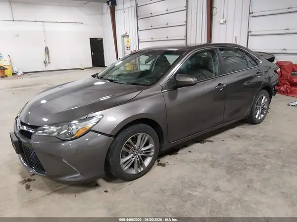 4T1BF1FK4HU651878 2017 TOYOTA CAMRY - Image 2