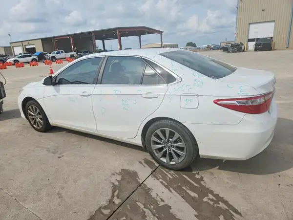 4T1BF1FK4HU652593 2017 TOYOTA CAMRY - Image 2