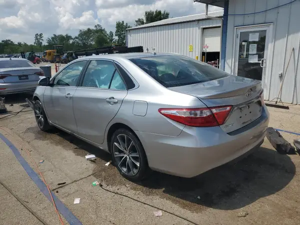 4T1BF1FK4HU652853 2017 TOYOTA CAMRY - Image 2