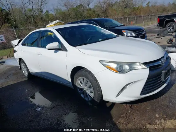 4T1BF1FK4HU657874 2017 TOYOTA CAMRY - Image 1