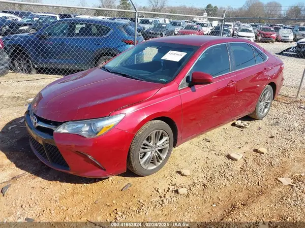 4T1BF1FK4HU657924 2017 TOYOTA CAMRY - Image 2