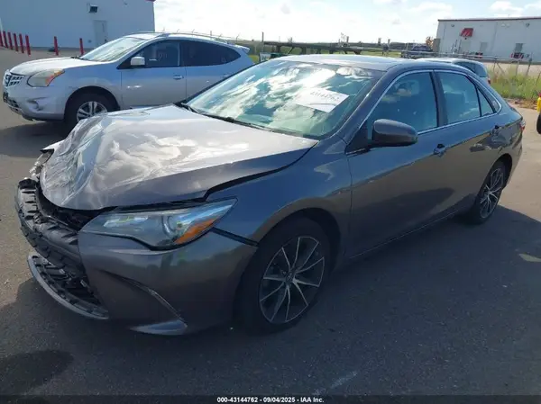4T1BF1FK4HU659916 2017 TOYOTA CAMRY - Image 2