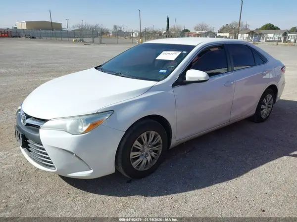 4T1BF1FK4HU661598 2017 TOYOTA CAMRY - Image 2