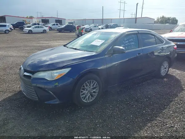 4T1BF1FK4HU661682 2017 TOYOTA CAMRY - Image 2