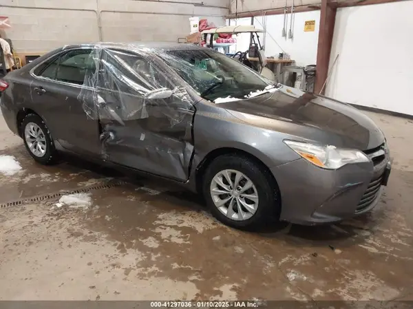 4T1BF1FK4HU661973 2017 TOYOTA CAMRY - Image 1