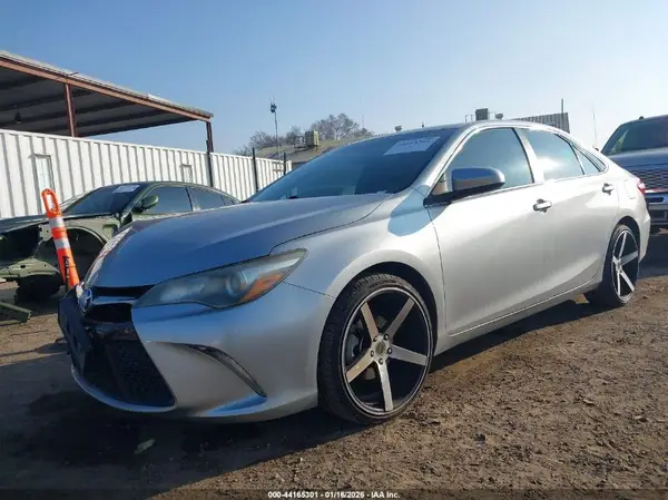4T1BF1FK4HU667451 2017 TOYOTA CAMRY - Image 2