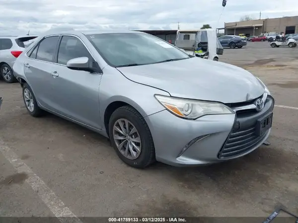 4T1BF1FK4HU667692 2017 TOYOTA CAMRY - Image 1