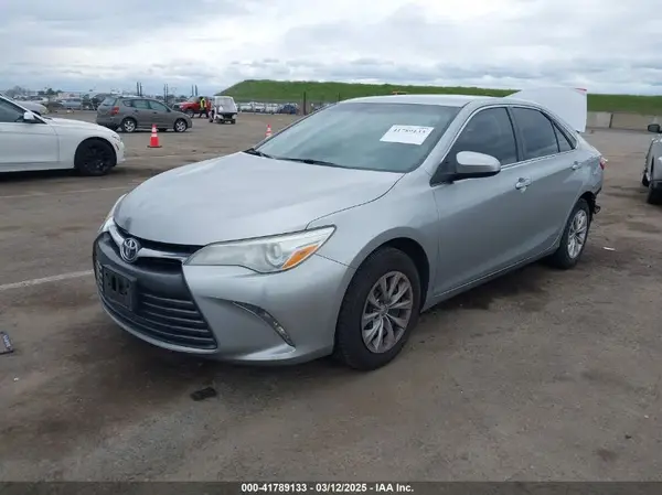 4T1BF1FK4HU667692 2017 TOYOTA CAMRY - Image 2