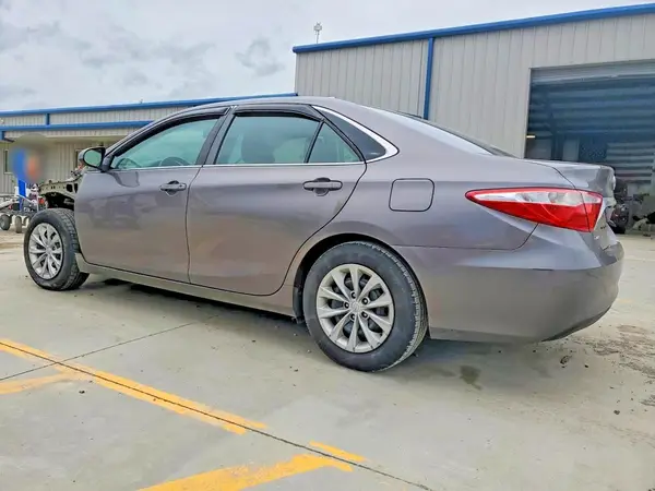 4T1BF1FK4HU669927 2017 TOYOTA CAMRY - Image 2