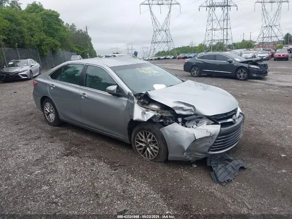 4T1BF1FK4HU671502 2017 TOYOTA CAMRY - Image 1