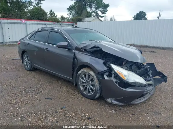 4T1BF1FK4HU673170 2017 TOYOTA CAMRY - Image 1