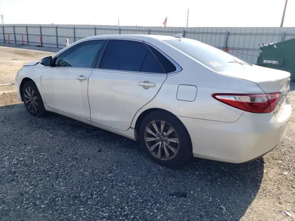 4T1BF1FK4HU674920 2017 TOYOTA CAMRY - Image 2