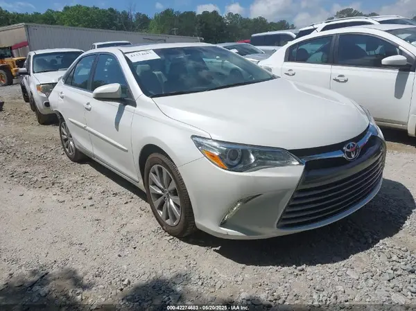 4T1BF1FK4HU676005 2017 TOYOTA CAMRY - Image 1