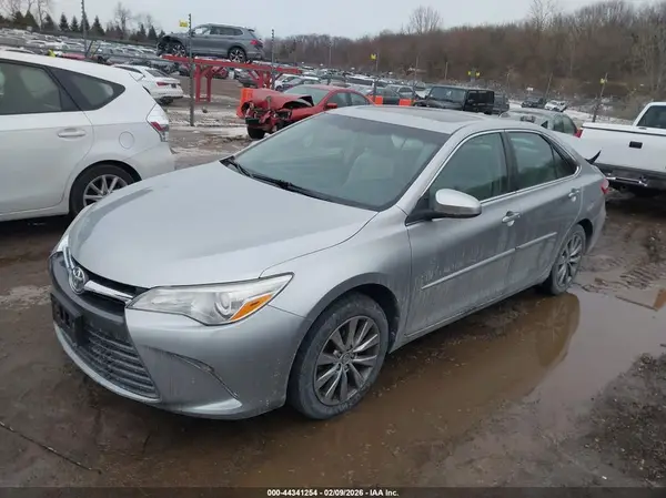 4T1BF1FK4HU676523 2017 TOYOTA CAMRY - Image 2