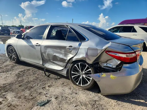 4T1BF1FK4HU680765 2017 TOYOTA CAMRY - Image 2