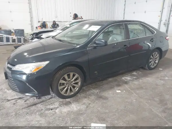 4T1BF1FK4HU681429 2017 TOYOTA CAMRY - Image 2