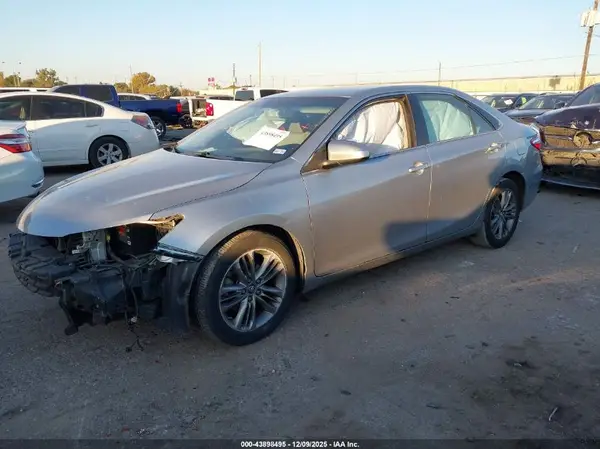4T1BF1FK4HU682127 2017 TOYOTA CAMRY - Image 2