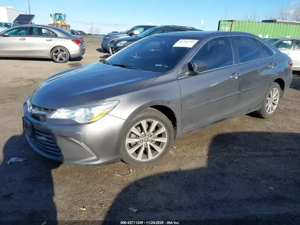 4T1BF1FK4HU683181 2017 TOYOTA CAMRY - Image 2