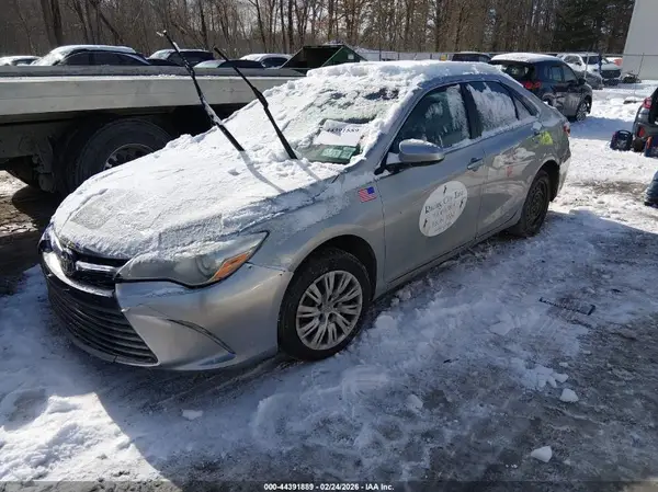 4T1BF1FK4HU684217 2017 TOYOTA CAMRY - Image 2