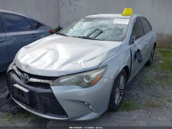 4T1BF1FK4HU685027 2017 TOYOTA CAMRY - Image 2