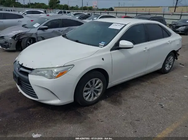 4T1BF1FK4HU685884 2017 TOYOTA CAMRY - Image 2