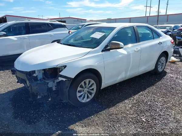 4T1BF1FK4HU685979 2017 TOYOTA CAMRY - Image 2
