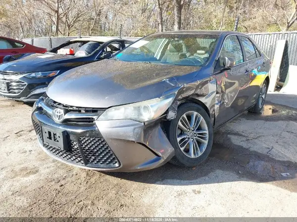 4T1BF1FK4HU686033 2017 TOYOTA CAMRY - Image 2