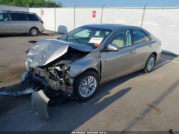 4T1BF1FK4HU686162 2017 TOYOTA CAMRY - Image 2