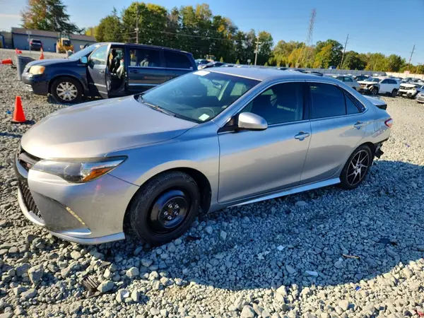 4T1BF1FK4HU689675 2017 TOYOTA CAMRY - Image 1