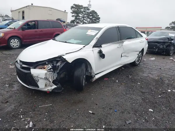 4T1BF1FK4HU693581 2017 TOYOTA CAMRY - Image 2