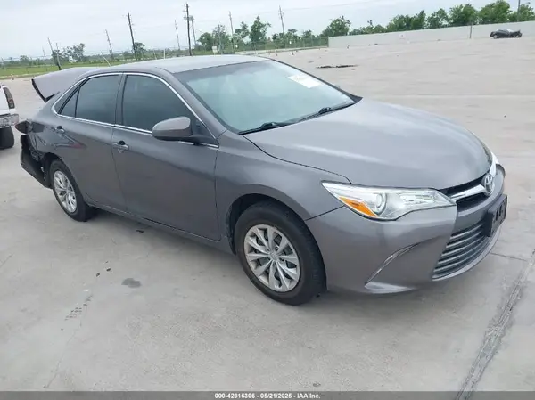 4T1BF1FK4HU694648 2017 TOYOTA CAMRY - Image 1