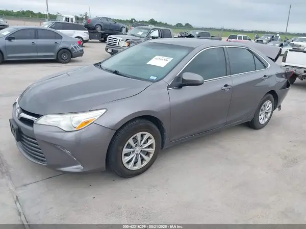 4T1BF1FK4HU694648 2017 TOYOTA CAMRY - Image 2