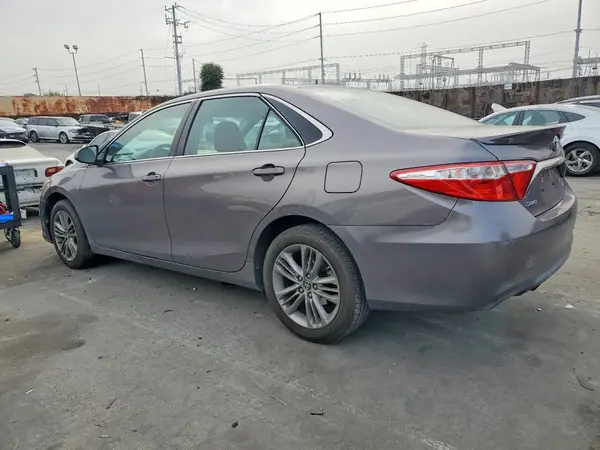 4T1BF1FK4HU697677 2017 TOYOTA CAMRY - Image 2