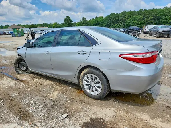 4T1BF1FK4HU698747 2017 TOYOTA CAMRY - Image 2