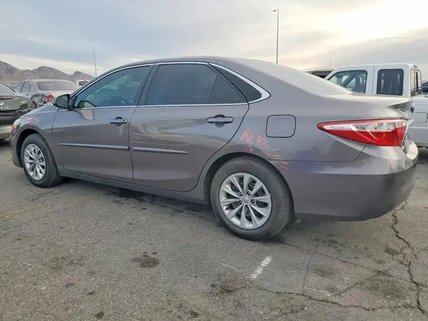 4T1BF1FK4HU698750 2017 TOYOTA CAMRY - Image 2