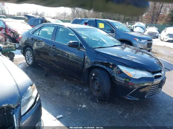 4T1BF1FK4HU701999 2017 TOYOTA CAMRY - Image 1