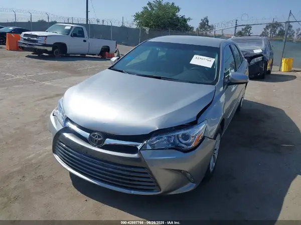 4T1BF1FK4HU702618 2017 TOYOTA CAMRY - Image 2