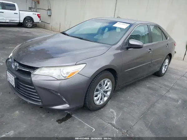4T1BF1FK4HU703946 2017 TOYOTA CAMRY - Image 2