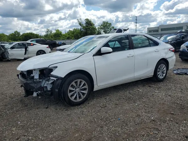 4T1BF1FK4HU705020 2017 TOYOTA CAMRY - Image 1