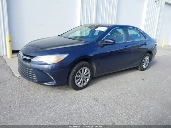 4T1BF1FK4HU706572 2017 TOYOTA CAMRY - Image 2