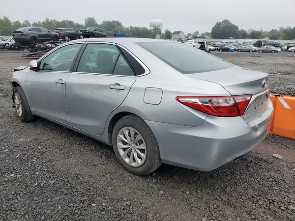 4T1BF1FK4HU707060 2017 TOYOTA CAMRY - Image 2